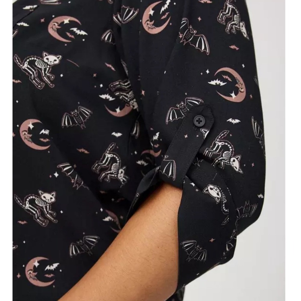 Torrid Harper Challis Top Womens 2 Black NWT Spooky Cats Bats Skeleton Blouse - Picture 4 of 11